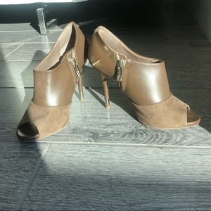 BCBG Brown Leather and Suede Peep Toe Heels Size 6
